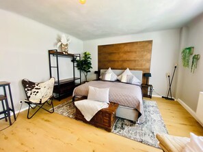 1 bedroom, in-room safe, desk, iron/ironing board - 55 sqm deluxe apartment with whirlpool near Saarbrücken University (Saarbrücken)