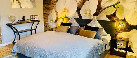 2 bedrooms, in-room safe, desk, iron/ironing board