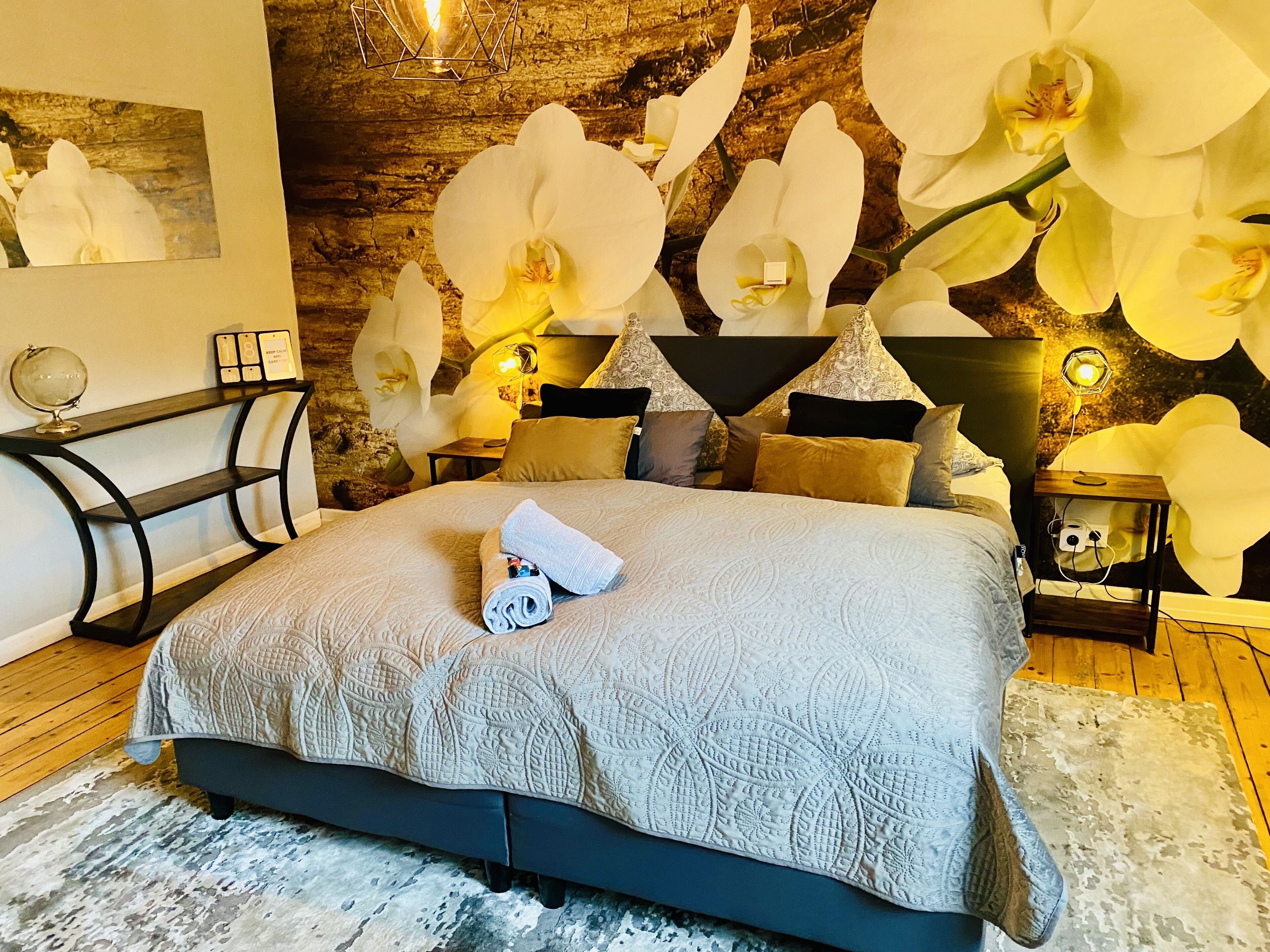 2 habitaciones, caja de seguridad en la habitación y escritorio 