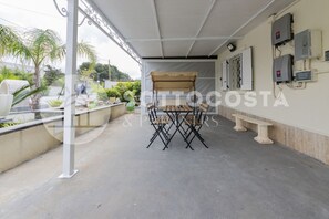 屋外ダイニングエリア