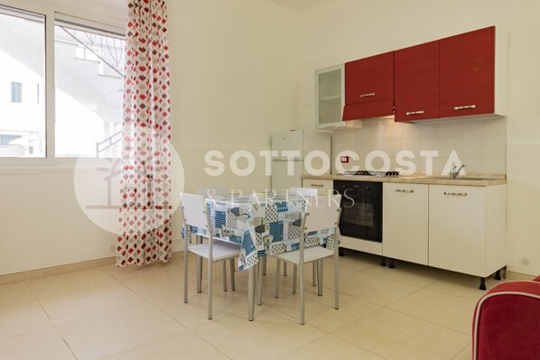 Frigorifero, forno, pentole/stoviglie/utensili