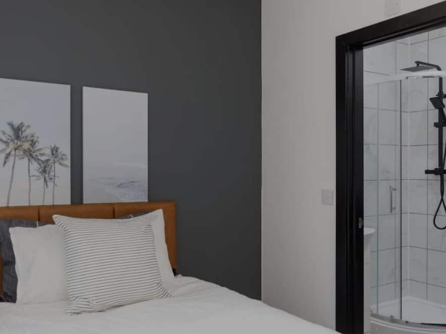 Desk, soundproofing, iron/ironing board, free WiFi