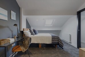 Desk, soundproofing, iron/ironing board, free WiFi - The Residency Rooms Liverpool (Wallasey)