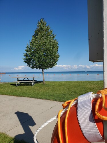 Bright apartment within walking distance of The Village of Northport.