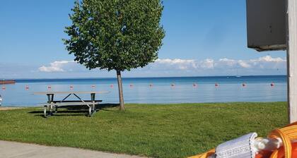 Bright apartment within walking distance of The Village of Northport.