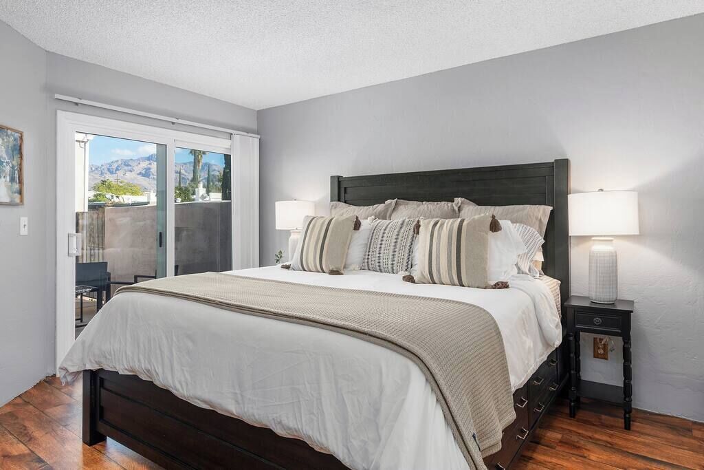 2 bedrooms, iron/ironing board, WiFi