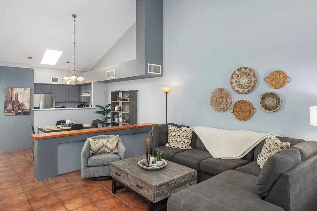 TV, fireplace, offices