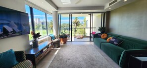 Smart TV - Contemporary Harbourside Apartment (Rushcutters Bay)