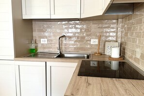 Fridge, oven, dishwasher - P017 - Porto Recanati, new two-room penthouse 30m from the sea (Porto Recanati)
