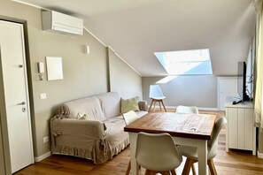 TV - P017 - Porto Recanati, new two-room penthouse 30m from the sea (Porto Recanati)