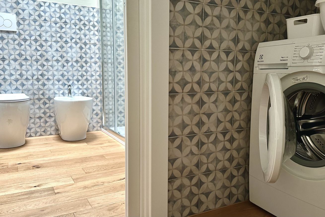 Shower, bidet, towels