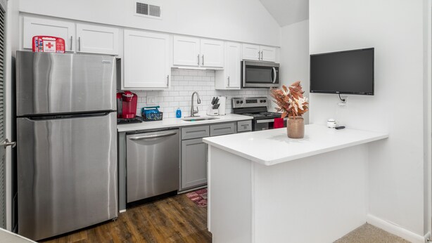 Apartment, 1 Bedroom, Smoking, Balcony | Private kitchen - Lofy Haven at the Windsor (Huntsville)