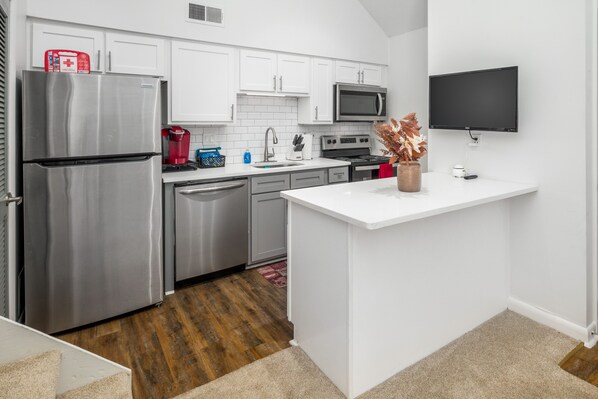 Apartment, 1 Bedroom, Smoking, Balcony | Private kitchen - Lofy Haven at the Windsor (Huntsville)