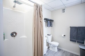 Dusche, Handtücher, Seife, Shampoo