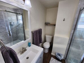 Hair dryer, towels - Babbling Brook Apartment (Cañon City)