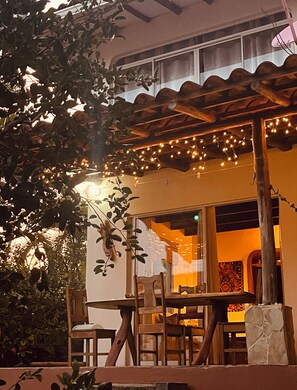 Outdoor dining - Ocean view Casa Conchal tropical setting surrounded by wildlife 4 min to beach  (Montezuma)
