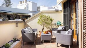 A patio with wicker furniture, a potted plant, and a fruit bowl. - Home2Book Comfy & Bright Attic, Santa Cruz (Santa Cruz de Tenerife)