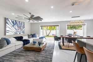 Smart TV - Modern Delray Beach Charmer - Near Atlantic Ave. in Delray Beach (Delray Beach)