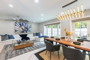 Dining - Modern Delray Beach Charmer - Near Atlantic Ave. in Delray Beach (Delray Beach)