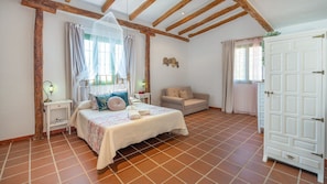 4 bedrooms, iron/ironing board, travel cot, WiFi