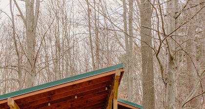 Cozy Cabin with private woods in charming Rock Stream NY.