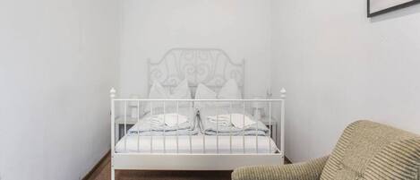 2 bedrooms, WiFi, bed sheets