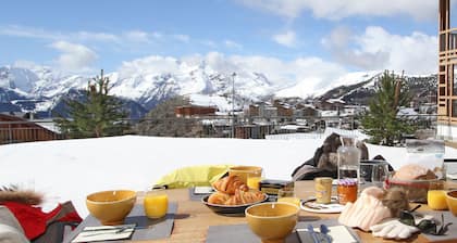 Ski aux pieds ! T2 avec accĂšs piscine, TV, parking