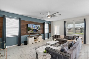 Smart TV, video games, table football - New Disney Dream Vacation Home!  7Bd - 6Ba - Xbox Game Room - Minutes to Disney  (Kissimmee)