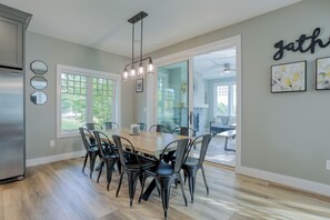 Family dining - lakemore Resort (Traverse City)