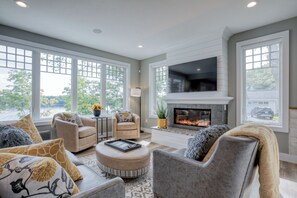 Iron/ironing board, free WiFi