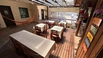 Tägliches inbegriffenes Frühstück zur Selbstbedienung