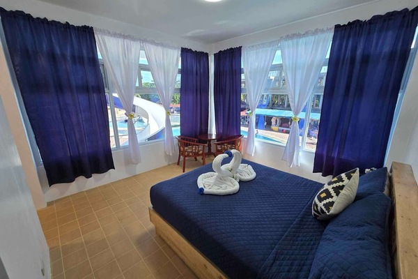 Apartamento de luna de miel, 1 cama de matrimonio, no fumadores, vistas a la piscina | Ropa de cama de alta calidad, wifi gratis, ropa de cama