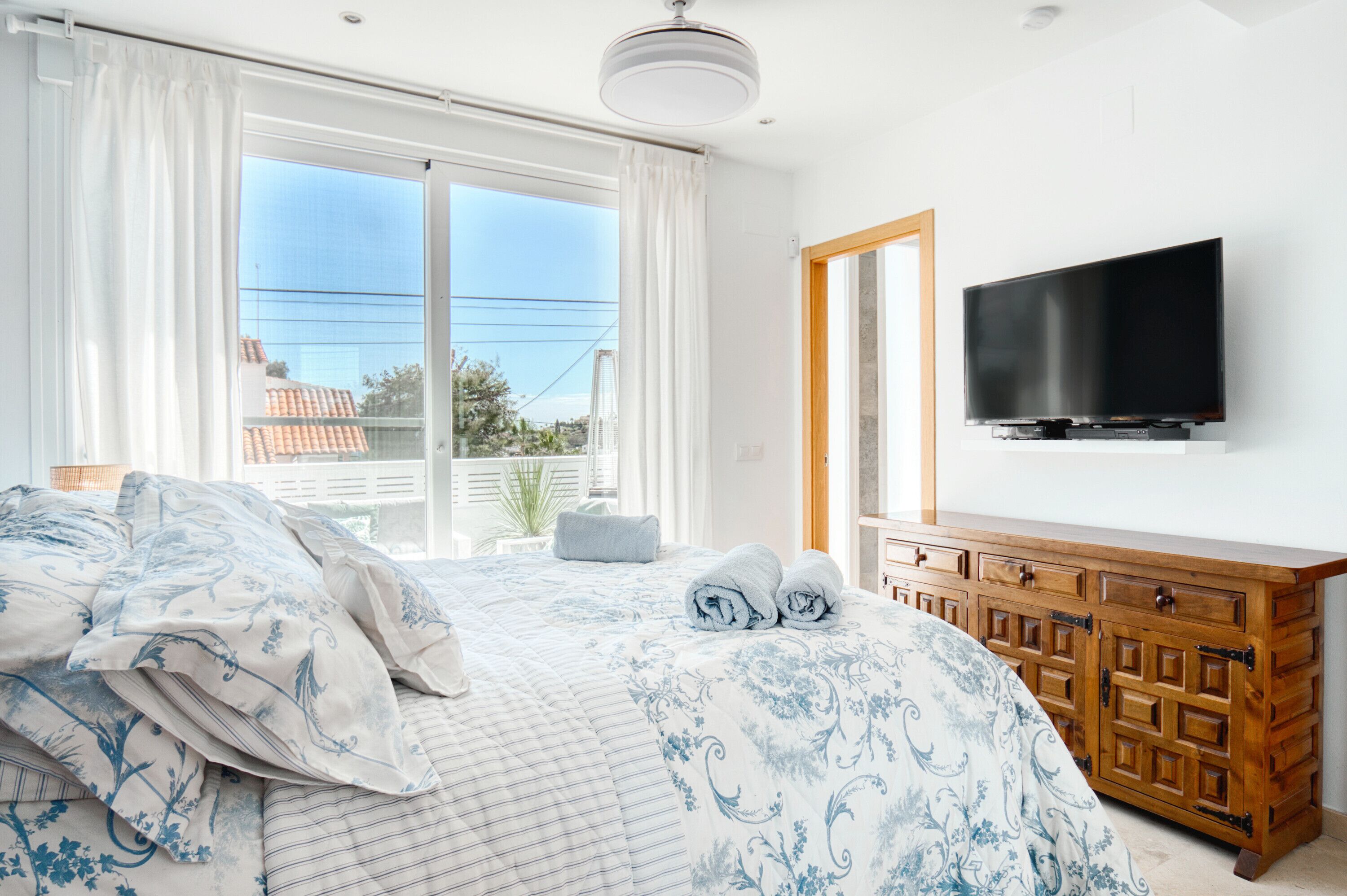 3 bedrooms, iron/ironing board, free WiFi, bed sheets