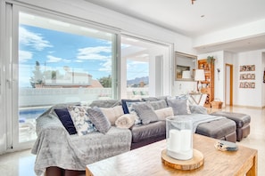 TV - Holiday Home 'Marina Luah' with Private Pool, Wi-Fi and Air Conditioning (Benissa)