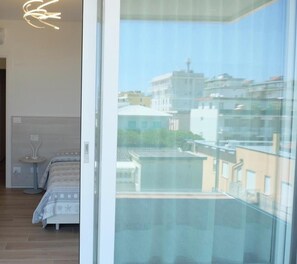 2 bedrooms, iron/ironing board, bed sheets