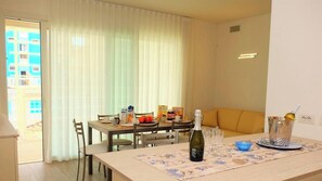 Dining - Apartment 'Torre Gidone 2' with Sea View, Private Terrace and Air Conditioning (Lido di Jesolo)