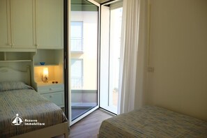 2 chambres, fer et planche à repasser, draps fournis