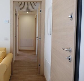TV - Apartment 'Torre Gidone 2' with Sea View, Private Terrace and Air Conditioning (Lido di Jesolo)