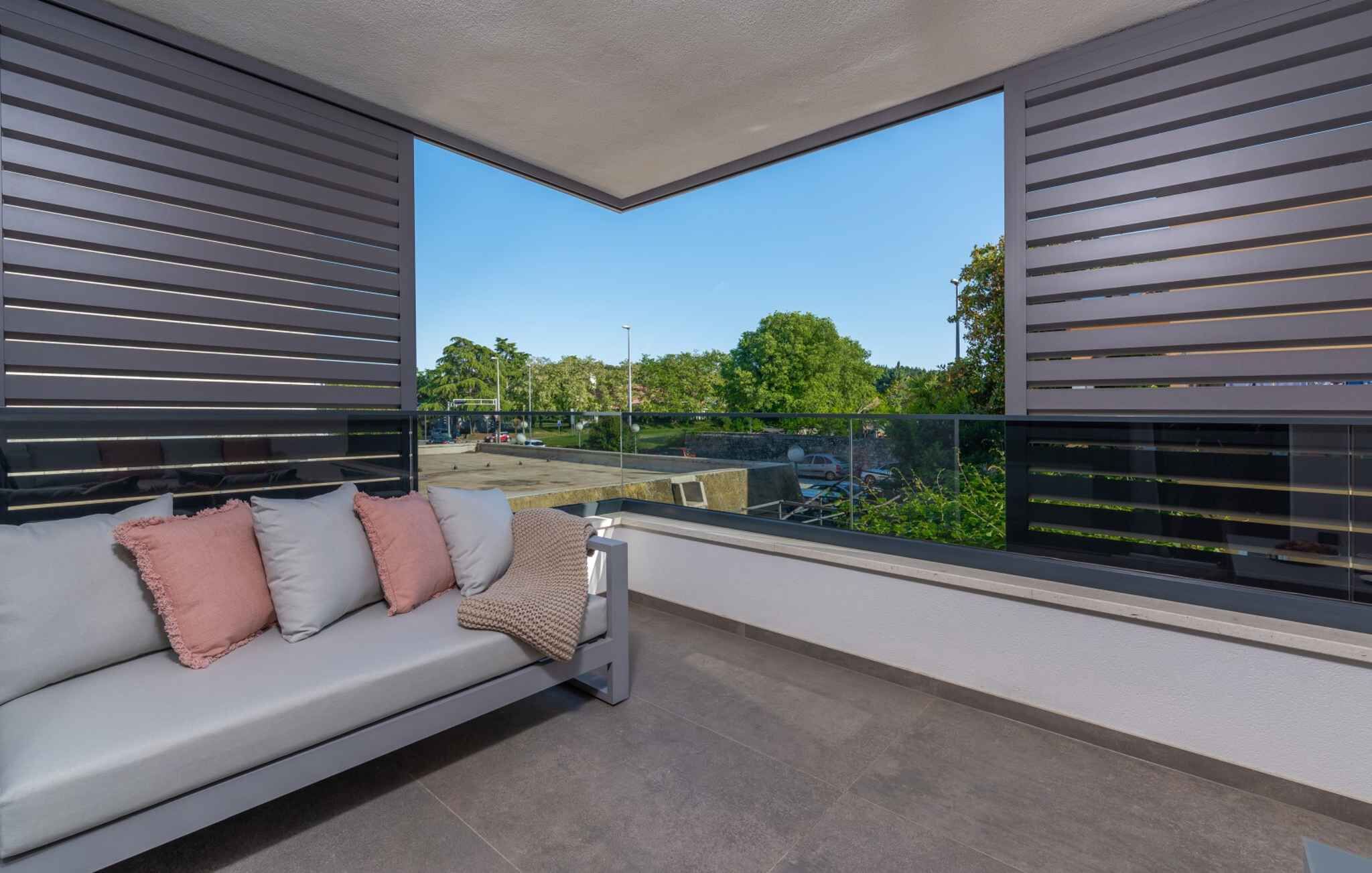 المنطقة المحيطة بالمنشأة