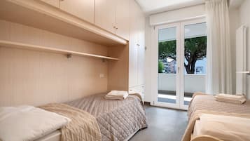 2 bedrooms, iron/ironing board, bed sheets