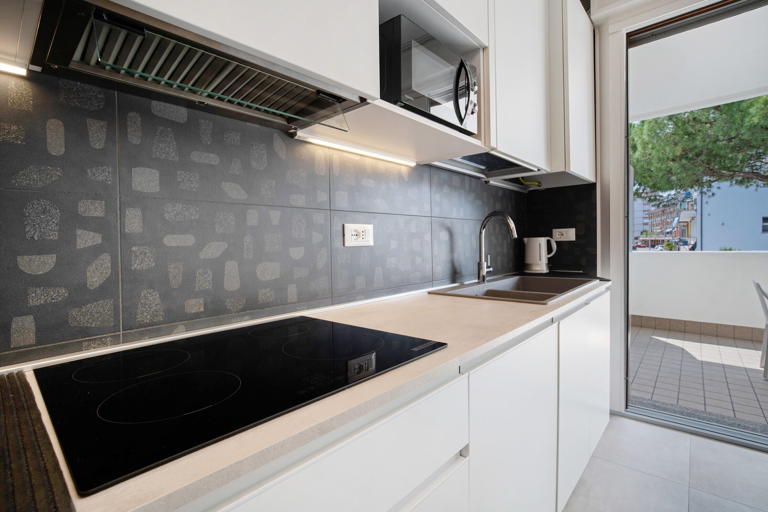 雪櫃、微波爐、爐具、洗碗機