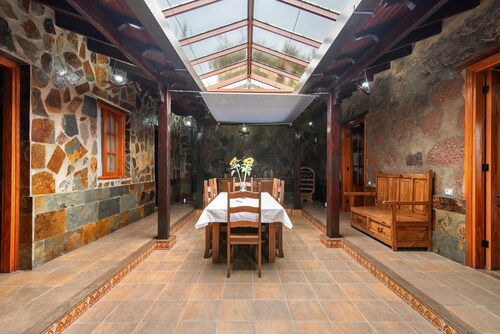 Vacation Home 'El Patio Canario' with Sea View, Private Terrace and Wi-Fi