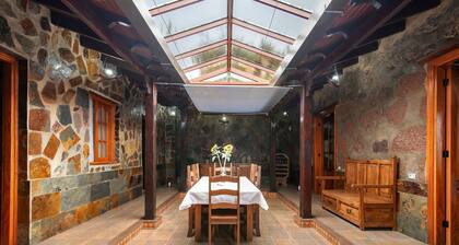 Vacation Home 'El Patio Canario' with Sea View, Private Terrace and Wi-Fi