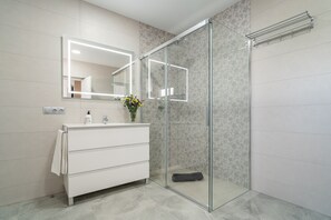 Shower, towels