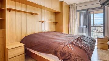 1 habitación, tabla de planchar con plancha, wifi gratis y ropa de cama