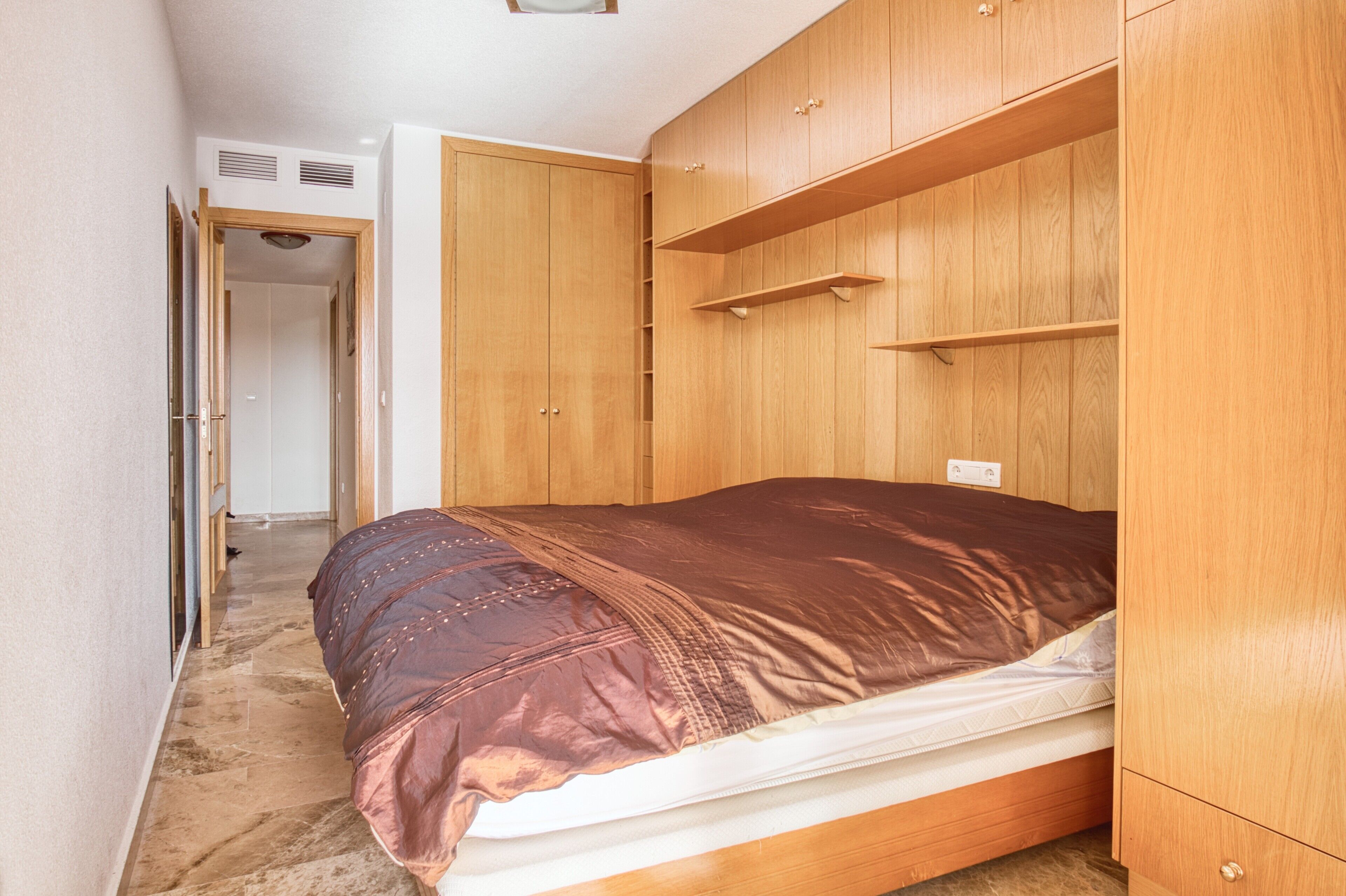 1 slaapkamer, een strijkplank/strijkijzer, gratis wifi, beddengoed