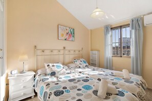 4 Schlafzimmer, Bügeleisen/Bügelbrett, kostenloses WLAN, Bettwäsche