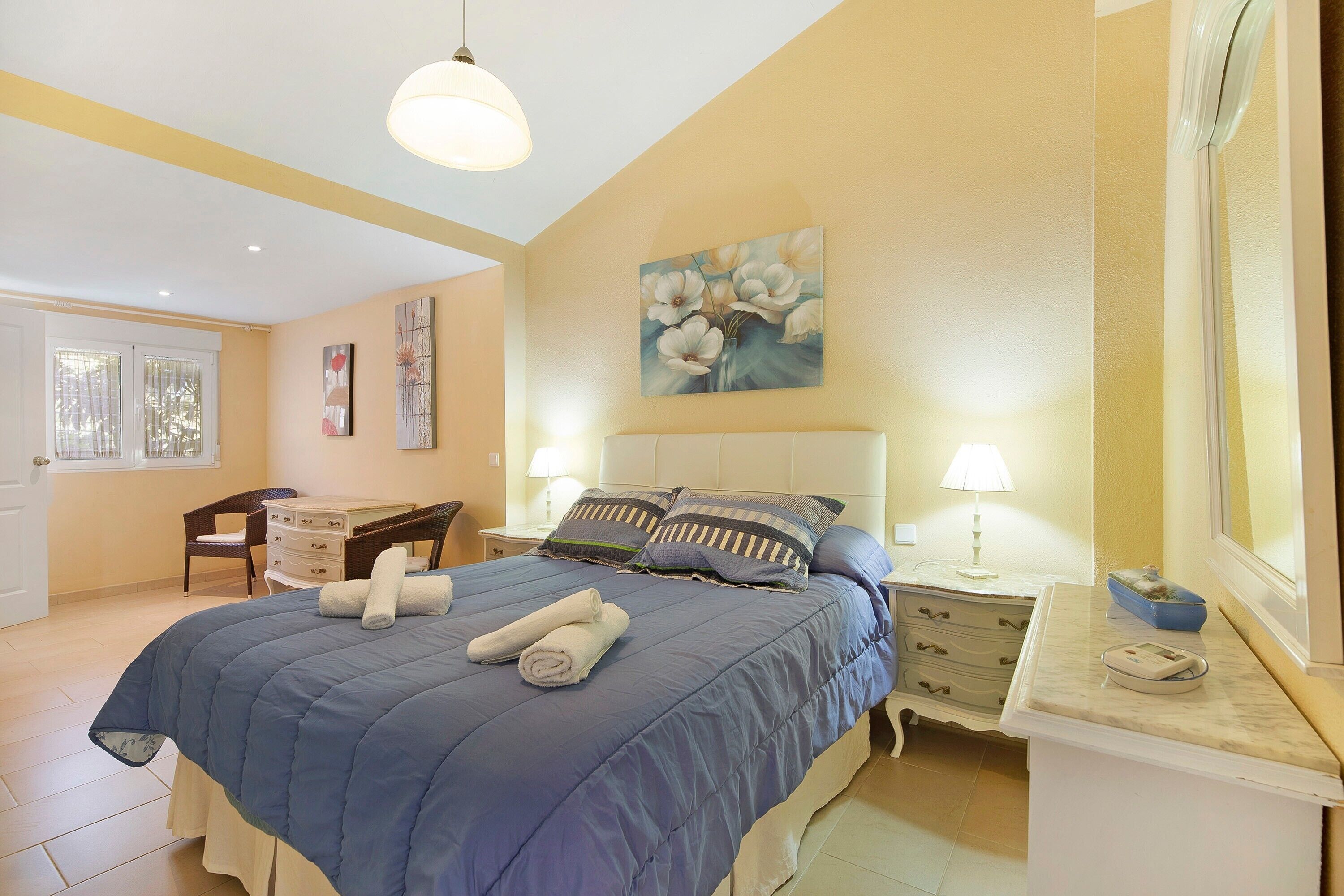 4 bedrooms, iron/ironing board, free WiFi, bed sheets