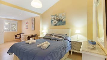 4 bedrooms, iron/ironing board, free WiFi, bed sheets