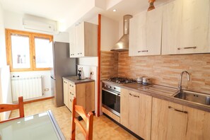 Kühlschrank, Ofen, Herdplatte, Geschirrspüler